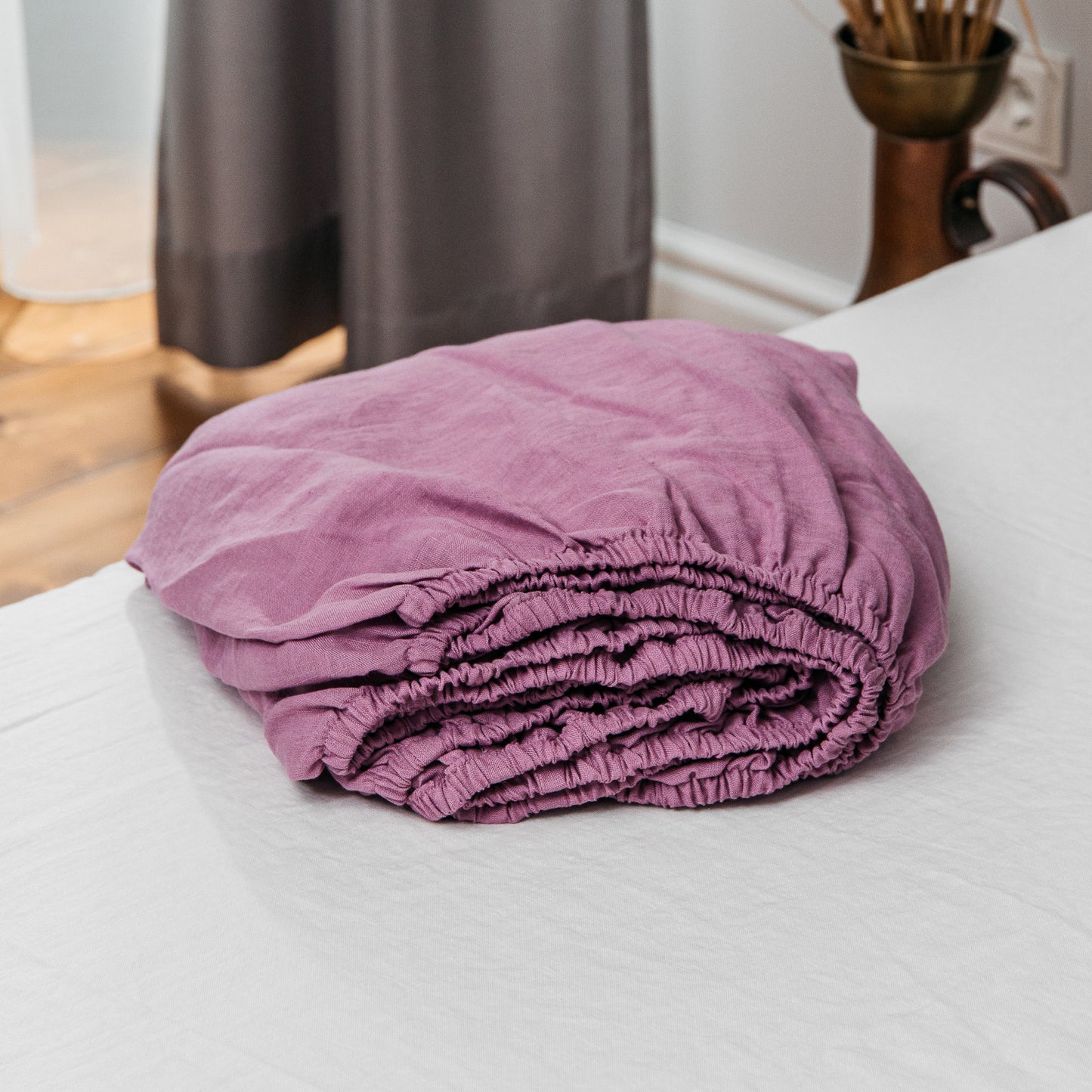 Linen Fitted Sheet in Mauve